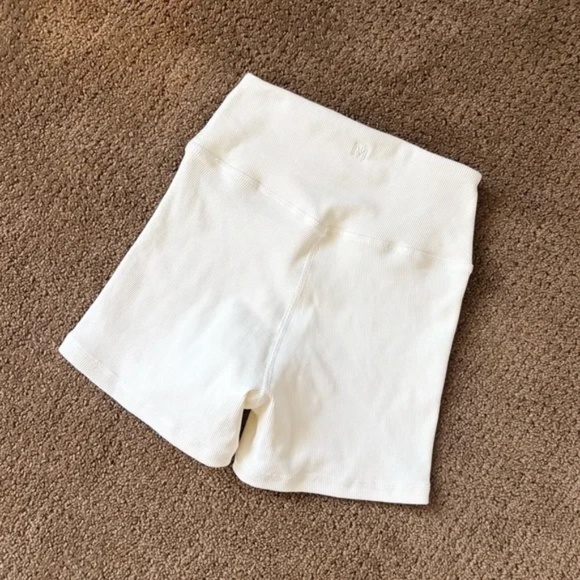 Monday Active Elysian Short Ivory Lightweight Rib Small S - Picture 4 of 6